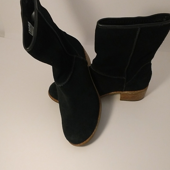UGG Classic Black Leather Suede Ankle Boots Size 6.5  Low Block Heels 1.5 inches - Picture 8 of 13